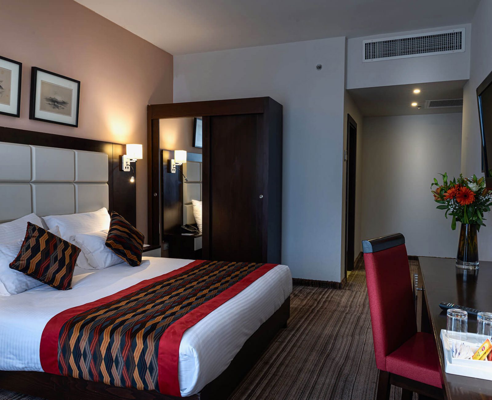 City-hotel_Superior-Room-(1)